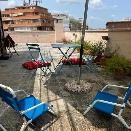 Appartamento Con Ampio Terrazzo Rome Exterior photo